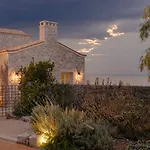 Aria Estate & Otel