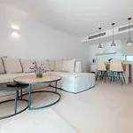Aria Estate & 4*