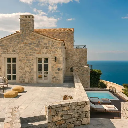 Aria Estate & 4*