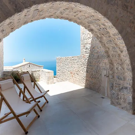 Aria Estate & מלון