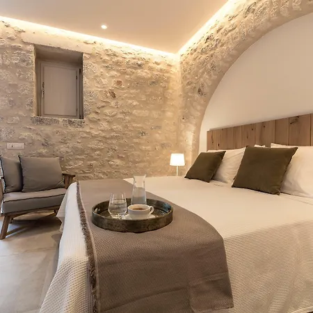 Aria Estate & מלון 4*