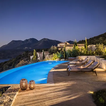 Aria Estate & מלון