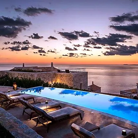 Aria Estate & Hotel 4*
