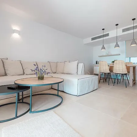 Aria Estate & 4*