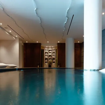 Aria Estate & מלון 4*