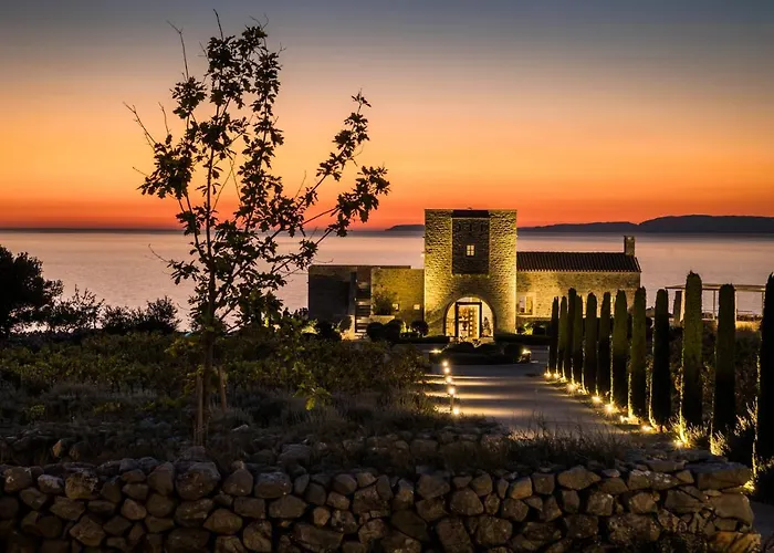 Aria Estate & Hotel 4*