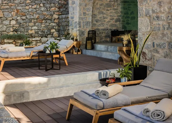 Aria Estate & فندق