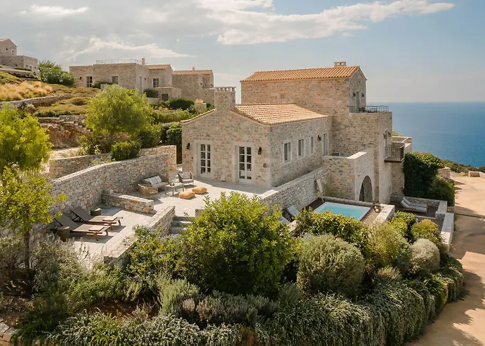 Aria Estate & Hotel 4*