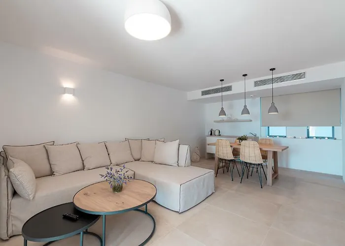 Aria Estate & Hotel 4*